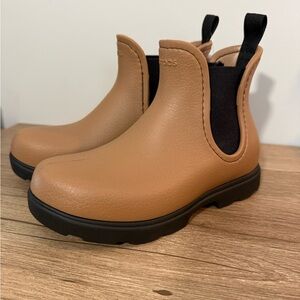 CROCS Women’s Dylan Chelsea Boots in Sepia Color, NWT size 5